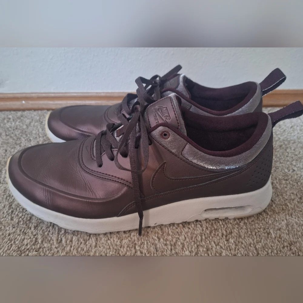 Nike Air Max Thea Premium Metallic Mahogany Sneakers Womens  Size 9.5